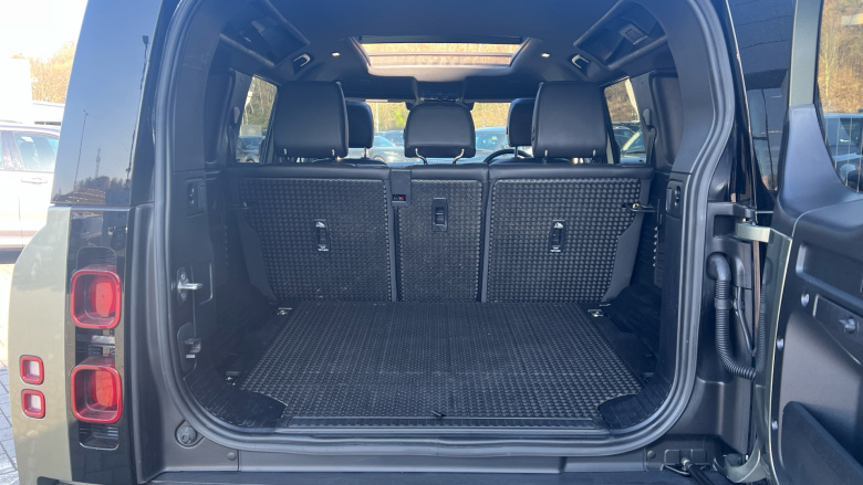 Land Rover Defender 3.0 D300 X-Dynamic SE 110 5dr Auto Diesel Estate